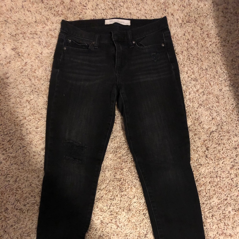 Black ripped skinny jean